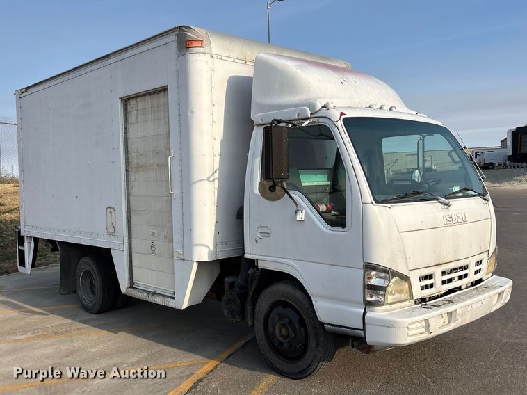 image for item EA4559 2007 Isuzu NPR box truck