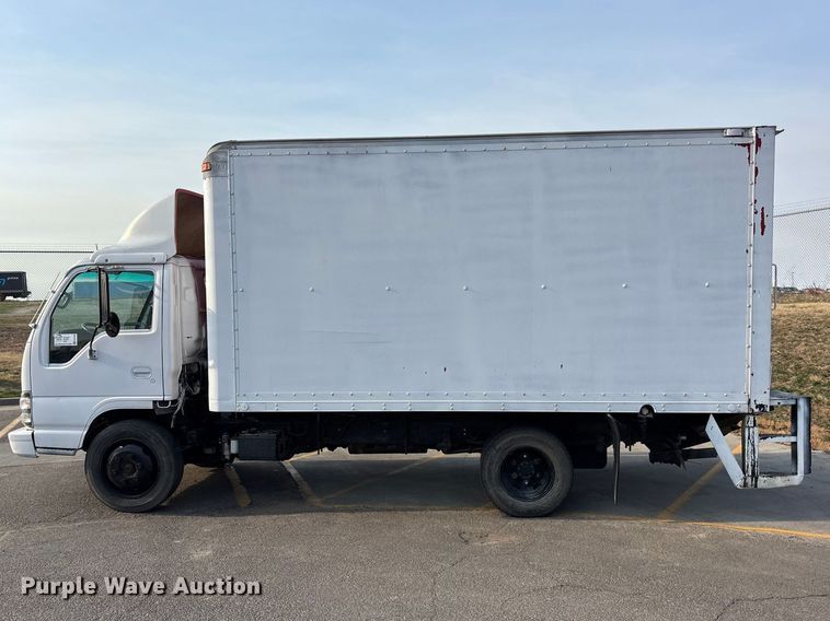image for item EA4559 2007 Isuzu NPR box truck