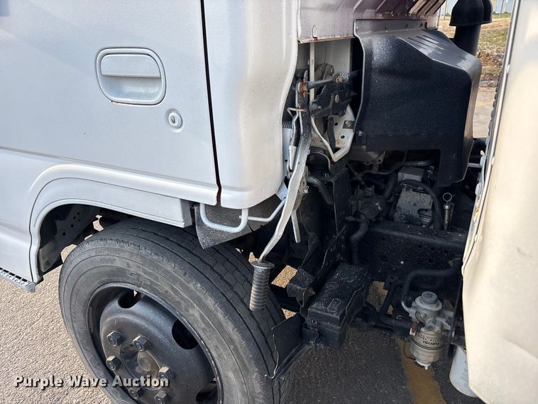 image for item EA4559 2007 Isuzu NPR box truck