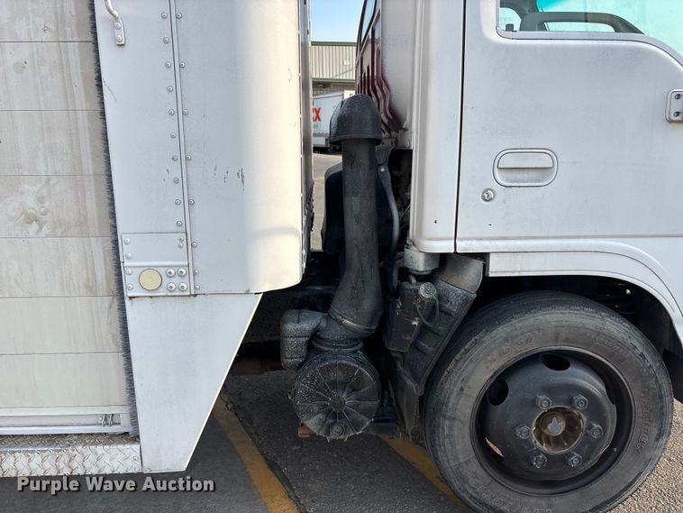 image for item EA4559 2007 Isuzu NPR box truck