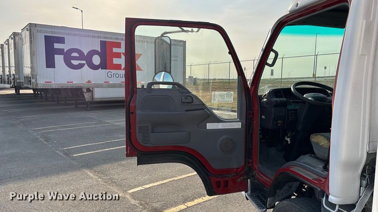 image for item EA4559 2007 Isuzu NPR box truck