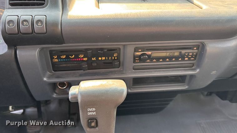 image for item EA4559 2007 Isuzu NPR box truck