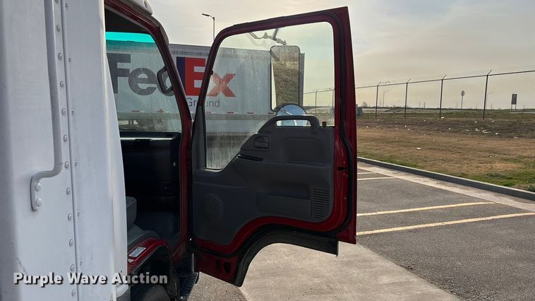 image for item EA4559 2007 Isuzu NPR box truck