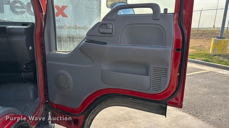 image for item EA4559 2007 Isuzu NPR box truck