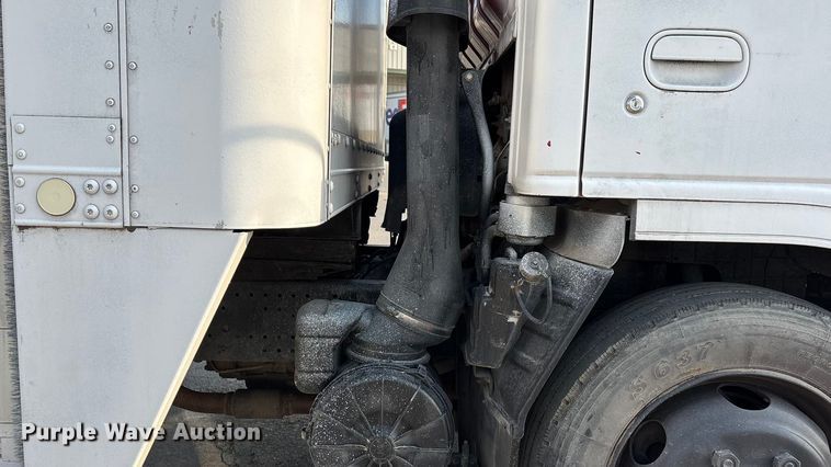 image for item EA4559 2007 Isuzu NPR box truck