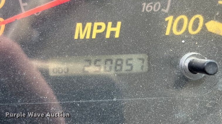 image for item EA4559 2007 Isuzu NPR box truck