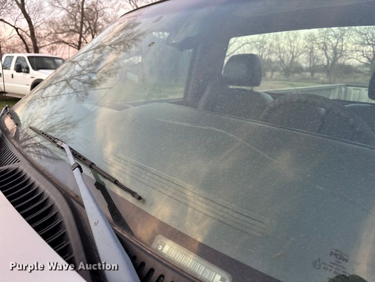 image for item EA4562 2004 Chevrolet Silverado 1500 pickup truck