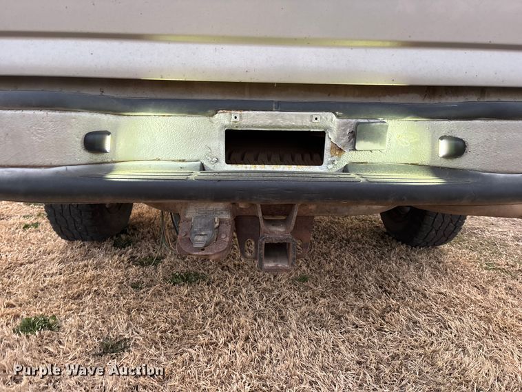 image for item EA4562 2004 Chevrolet Silverado 1500 pickup truck