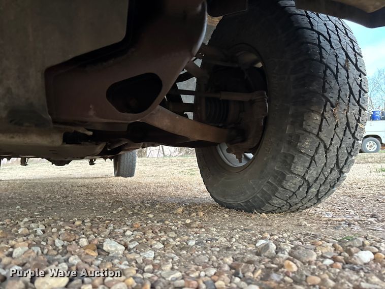 image for item EA4562 2004 Chevrolet Silverado 1500 pickup truck