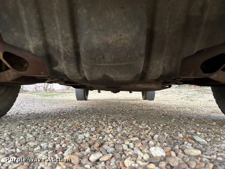 image for item EA4562 2004 Chevrolet Silverado 1500 pickup truck