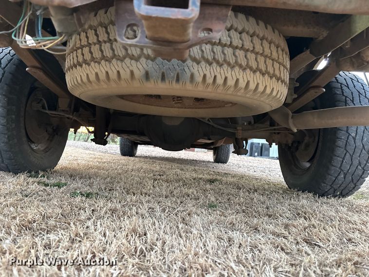 image for item EA4562 2004 Chevrolet Silverado 1500 pickup truck