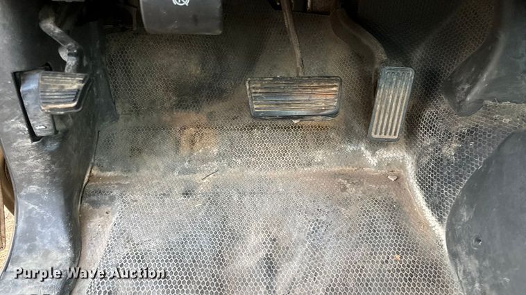 image for item EA4562 2004 Chevrolet Silverado 1500 pickup truck