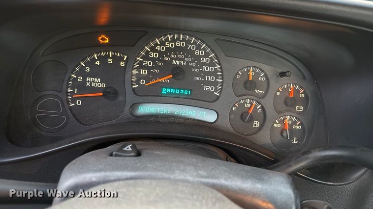 image for item EA4562 2004 Chevrolet Silverado 1500 pickup truck