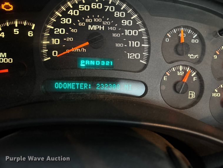 image for item EA4562 2004 Chevrolet Silverado 1500 pickup truck