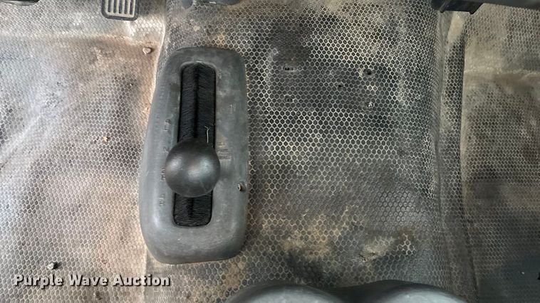 image for item EA4562 2004 Chevrolet Silverado 1500 pickup truck