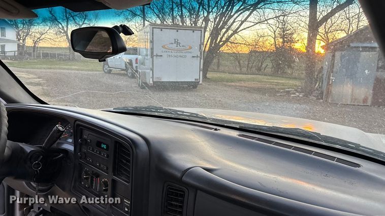 image for item EA4562 2004 Chevrolet Silverado 1500 pickup truck