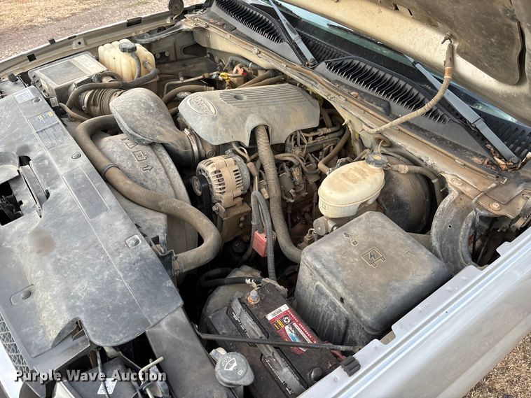 image for item EA4562 2004 Chevrolet Silverado 1500 pickup truck