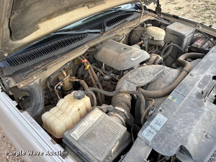 image for item EA4562 2004 Chevrolet Silverado 1500 pickup truck