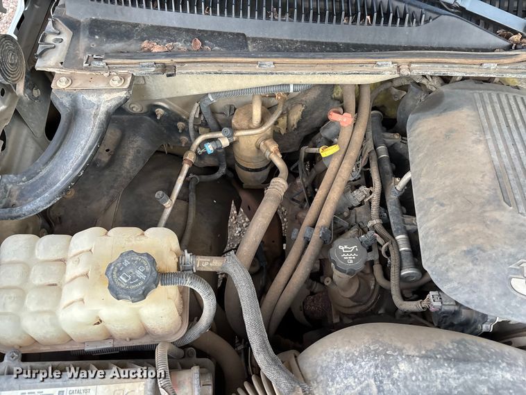 image for item EA4562 2004 Chevrolet Silverado 1500 pickup truck