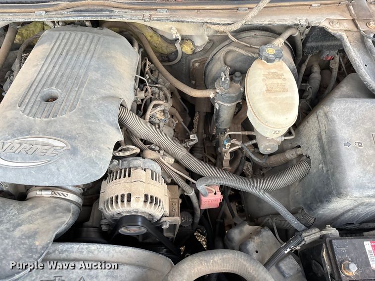 image for item EA4562 2004 Chevrolet Silverado 1500 pickup truck