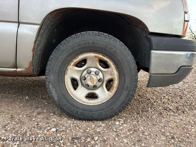 image for item EA4562 2004 Chevrolet Silverado 1500 pickup truck