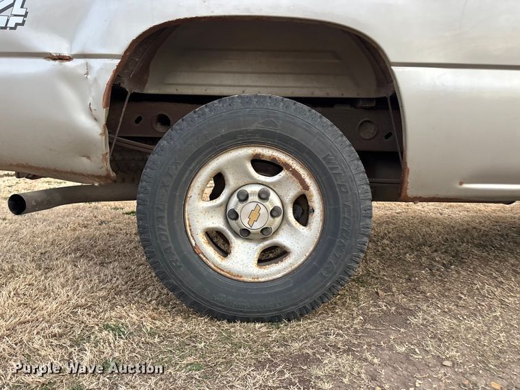 image for item EA4562 2004 Chevrolet Silverado 1500 pickup truck