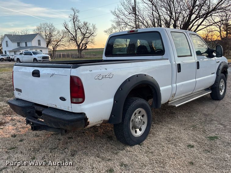 image for item EA4563 2005 Ford F250 Super Duty Crew Cab pickup truck