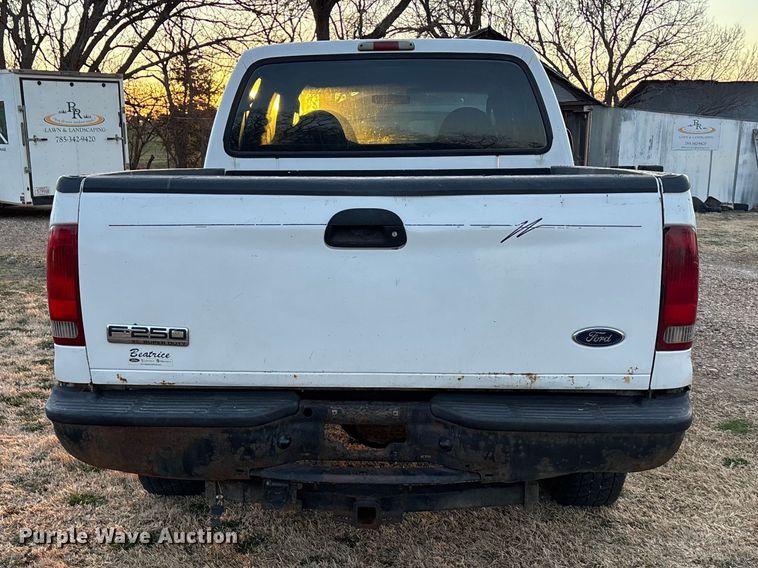 image for item EA4563 2005 Ford F250 Super Duty Crew Cab pickup truck