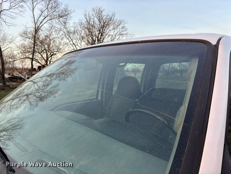 image for item EA4563 2005 Ford F250 Super Duty Crew Cab pickup truck