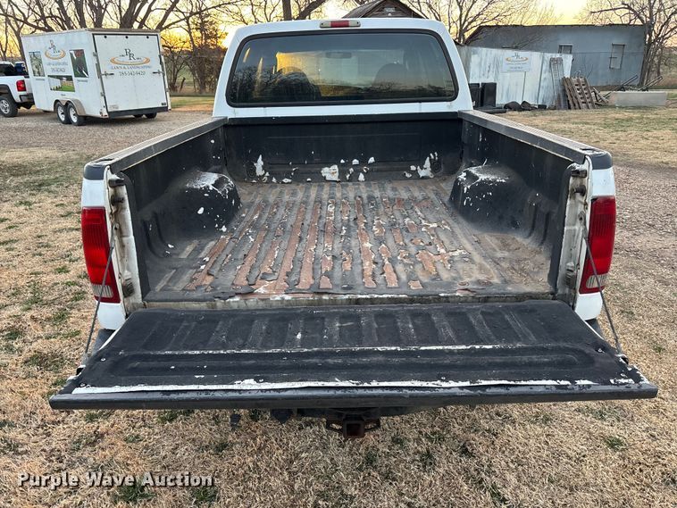 image for item EA4563 2005 Ford F250 Super Duty Crew Cab pickup truck