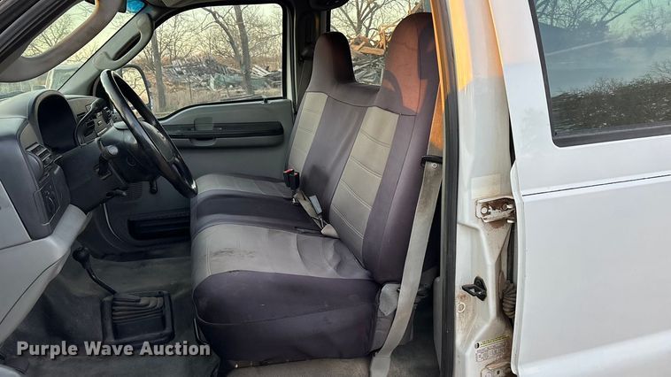 image for item EA4563 2005 Ford F250 Super Duty Crew Cab pickup truck