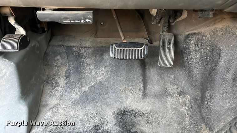 image for item EA4563 2005 Ford F250 Super Duty Crew Cab pickup truck