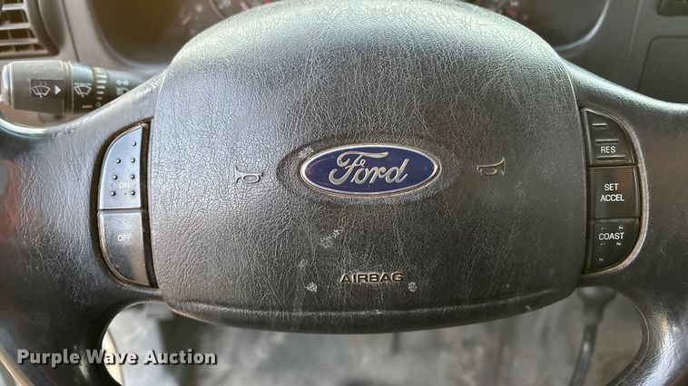 image for item EA4563 2005 Ford F250 Super Duty Crew Cab pickup truck