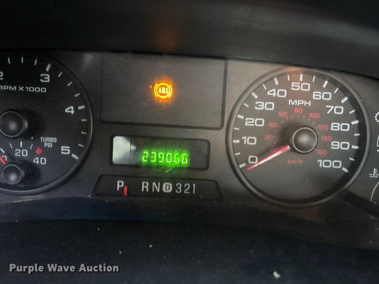 image for item EA4563 2005 Ford F250 Super Duty Crew Cab pickup truck