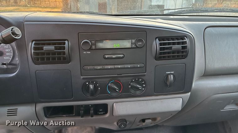 image for item EA4563 2005 Ford F250 Super Duty Crew Cab pickup truck