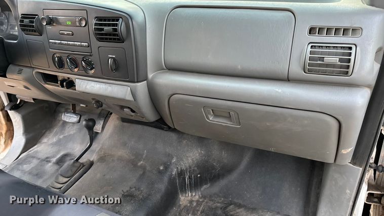 image for item EA4563 2005 Ford F250 Super Duty Crew Cab pickup truck