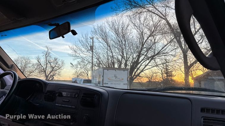 image for item EA4563 2005 Ford F250 Super Duty Crew Cab pickup truck