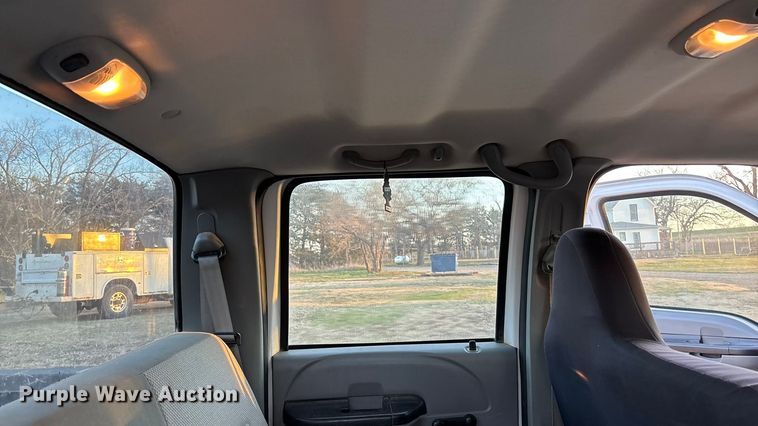 image for item EA4563 2005 Ford F250 Super Duty Crew Cab pickup truck