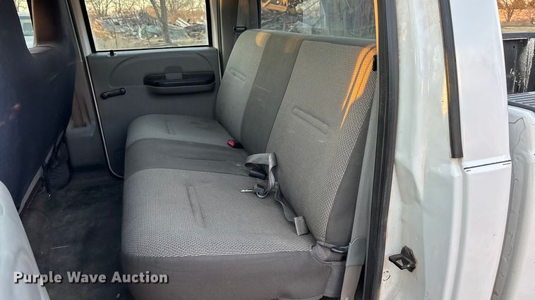 image for item EA4563 2005 Ford F250 Super Duty Crew Cab pickup truck