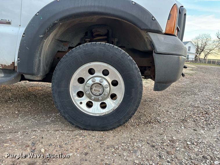 image for item EA4563 2005 Ford F250 Super Duty Crew Cab pickup truck