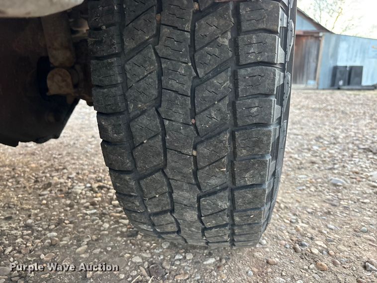 image for item EA4563 2005 Ford F250 Super Duty Crew Cab pickup truck