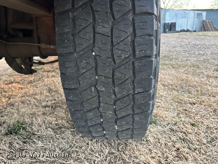 image for item EA4563 2005 Ford F250 Super Duty Crew Cab pickup truck