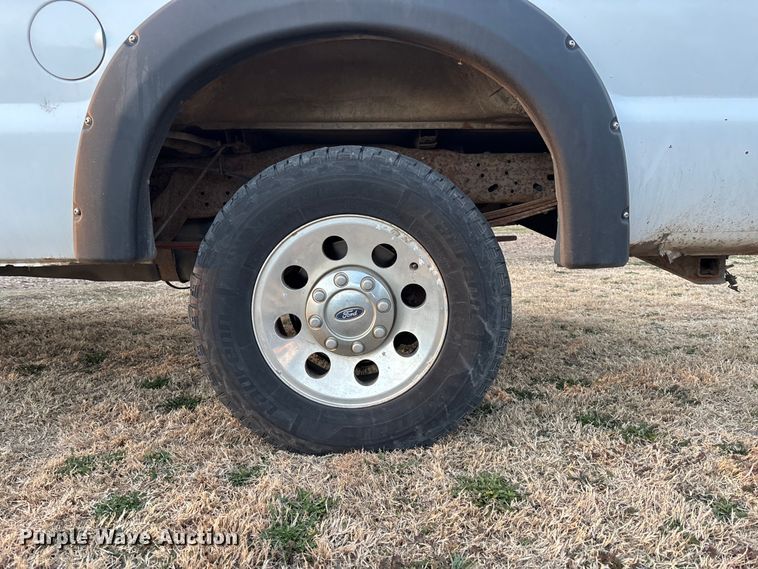 image for item EA4563 2005 Ford F250 Super Duty Crew Cab pickup truck