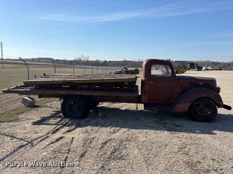 image for item EA4649 1940 Ford flatbed truck