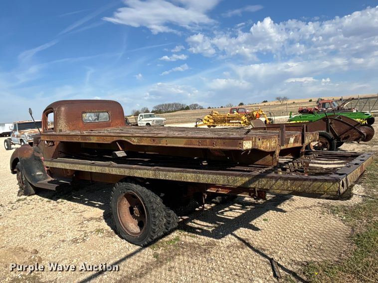 image for item EA4649 1940 Ford flatbed truck