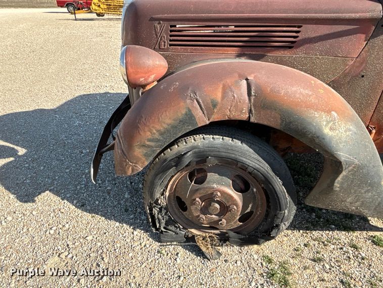 image for item EA4649 1940 Ford flatbed truck