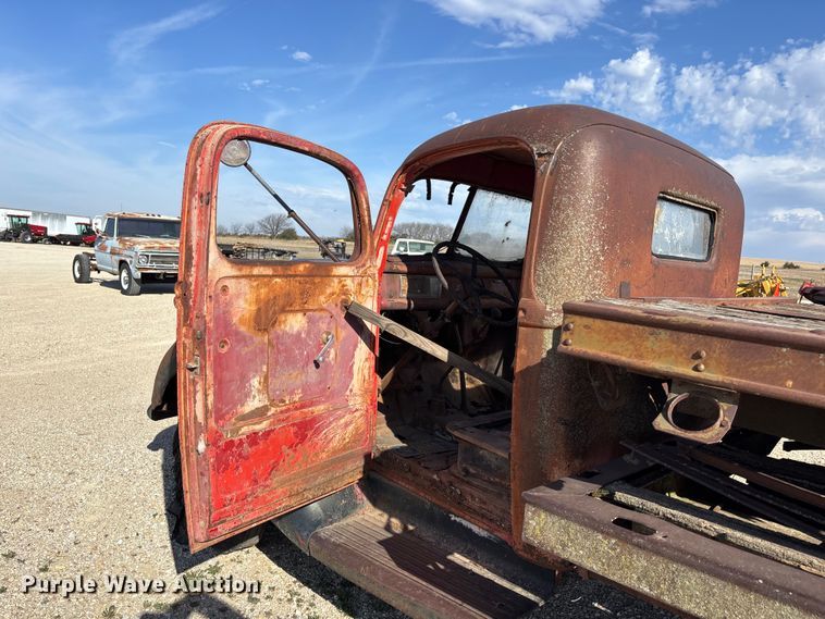 image for item EA4649 1940 Ford flatbed truck