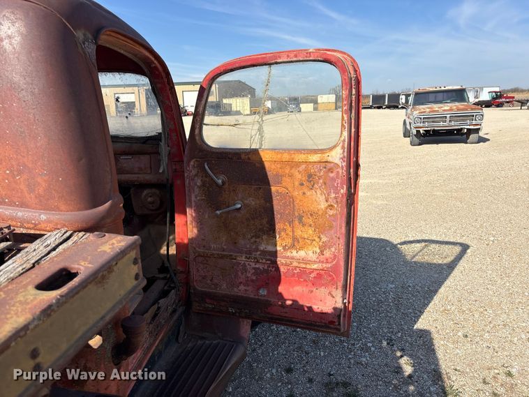 image for item EA4649 1940 Ford flatbed truck