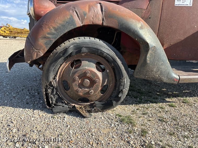 image for item EA4649 1940 Ford flatbed truck