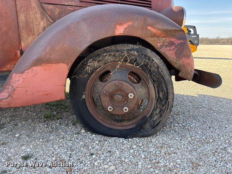 image for item EA4649 1940 Ford flatbed truck